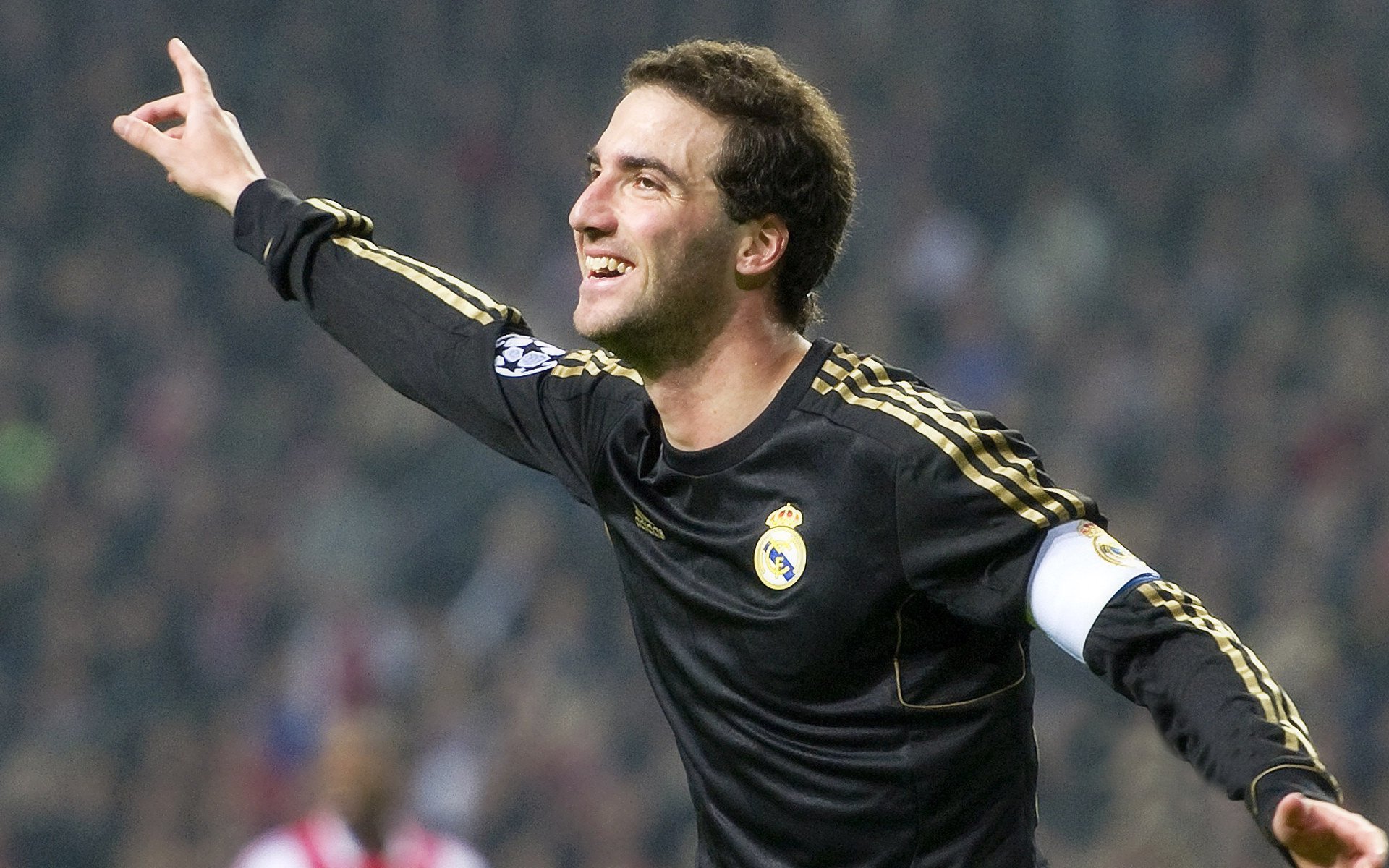 字母哥表示雄鹿要坚持高强度训练节奏，雄鹿字母哥由来